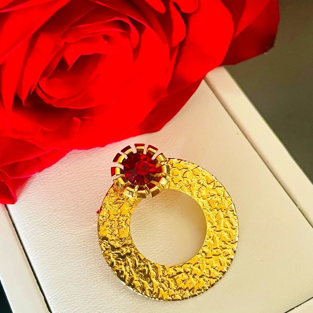 🔴Vintage Garnet and Gold Circle Brooch - Picture 9 of 9